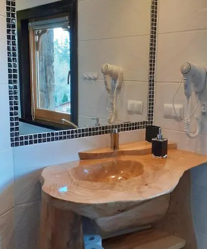 샬레 U Bobakow 자브